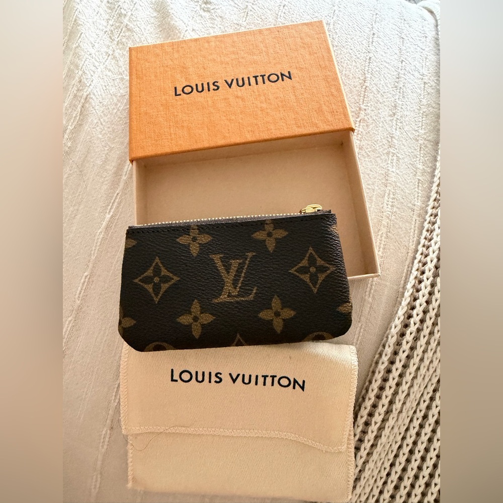 Louis Vuitton Monogram Key Pouch. ❤️⚡️